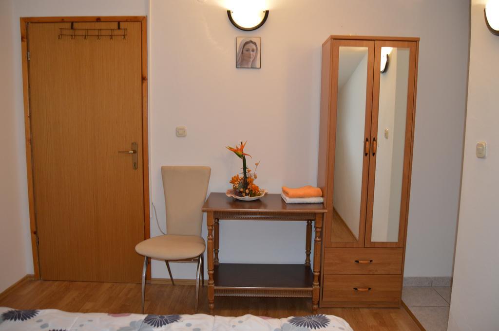Pansion Modana Medugorje Bagian luar foto